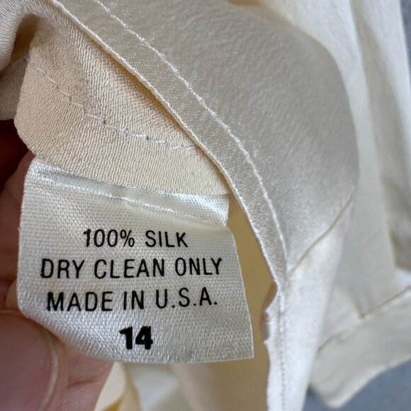 St. John Ivory Silk Button-Up Blouse Size 14 Long Sleeves Gold Buttons FLAWED - Picture 5 of 16
